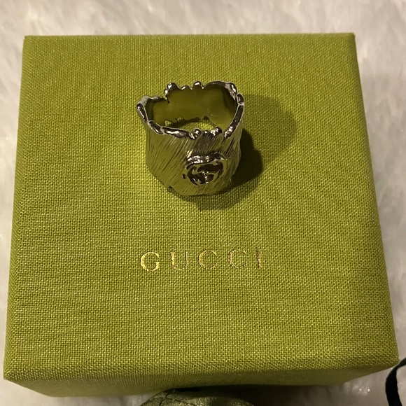 Gucci Silver Ring with Olive Pouch - Picture 6 of 7